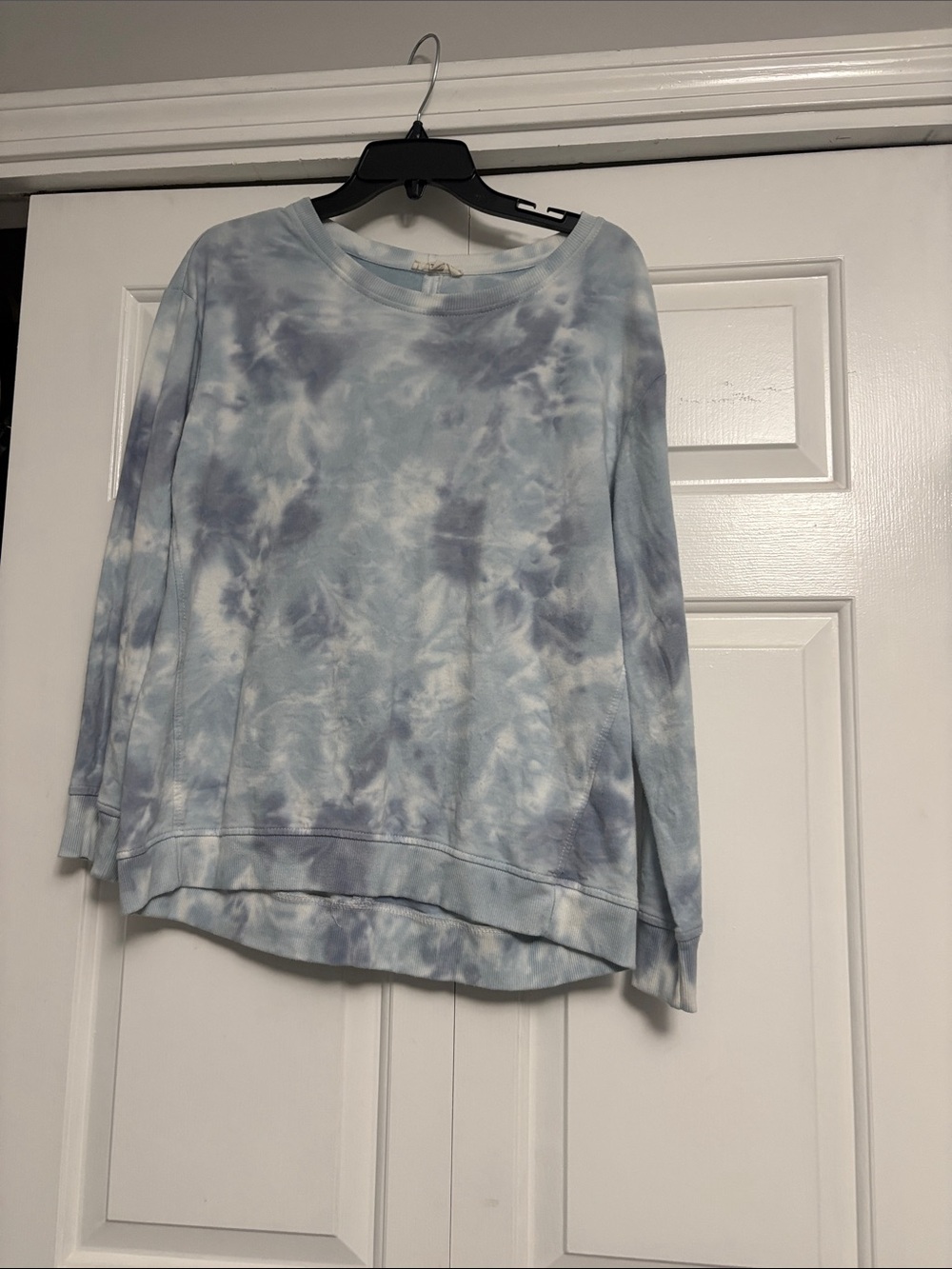 Jane and Delancey Blue & White Tie-Dye Pullover Sweatshirt